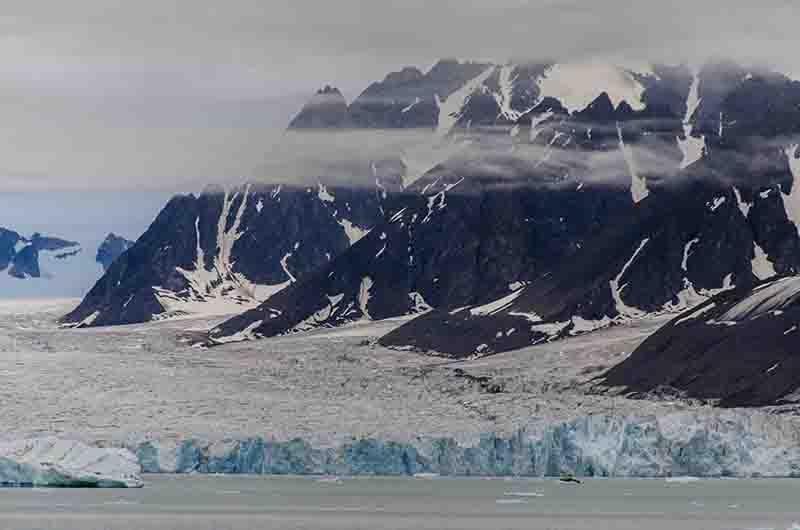 137 - Noruega - islas Svalbard - isla de Spitsbergen - fiordo Liefdefjord - glaciar Monacobreen